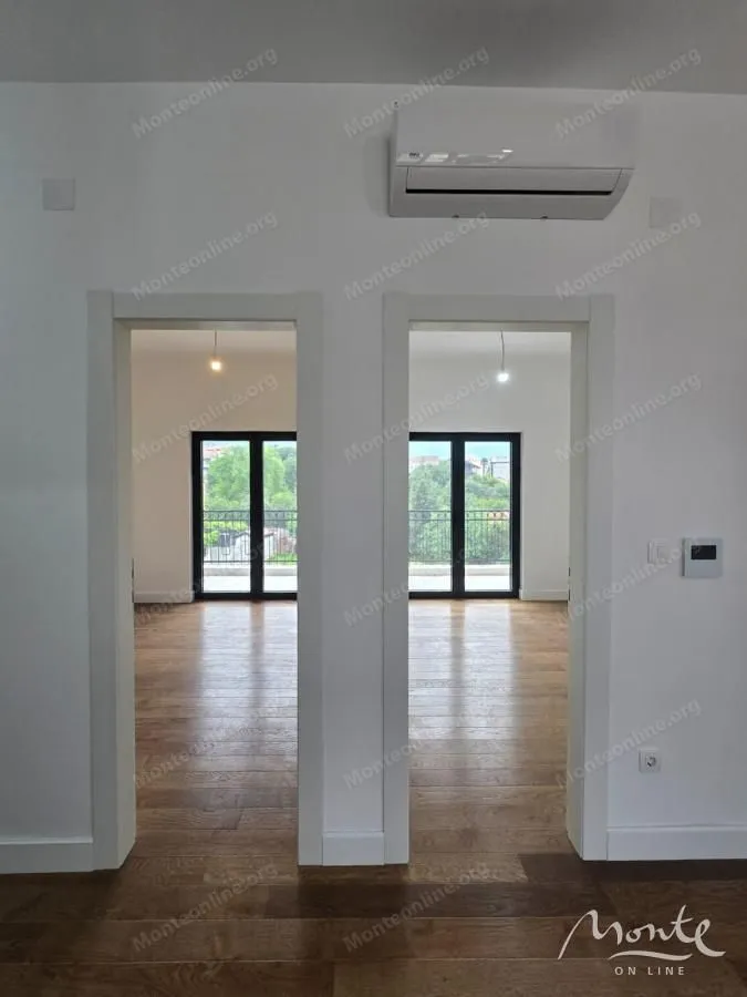 Prodaja, dvosoban stan, 70m², Tivat, Crna Gora