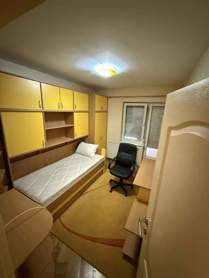 Izdavanje, trosoban stan, 81m², Palilula, Niš