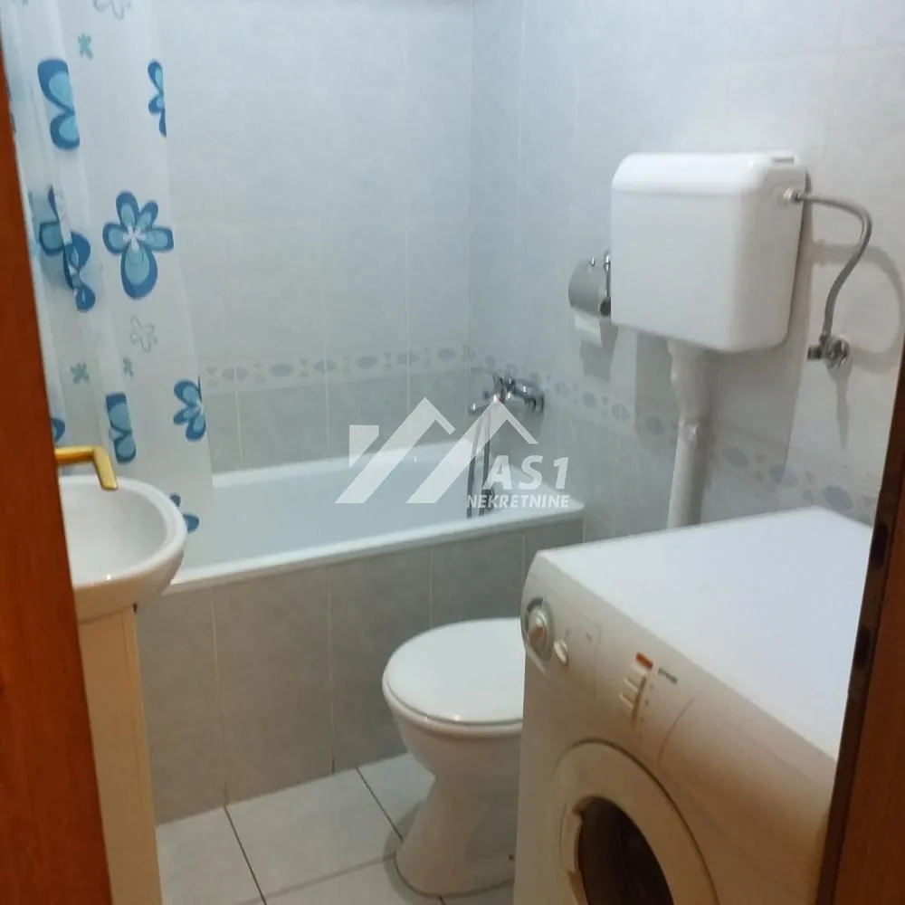 Izdavanje, jednosoban stan, 35m², Adamovićevo Naselje, Novi Sad Sve Podlokacije