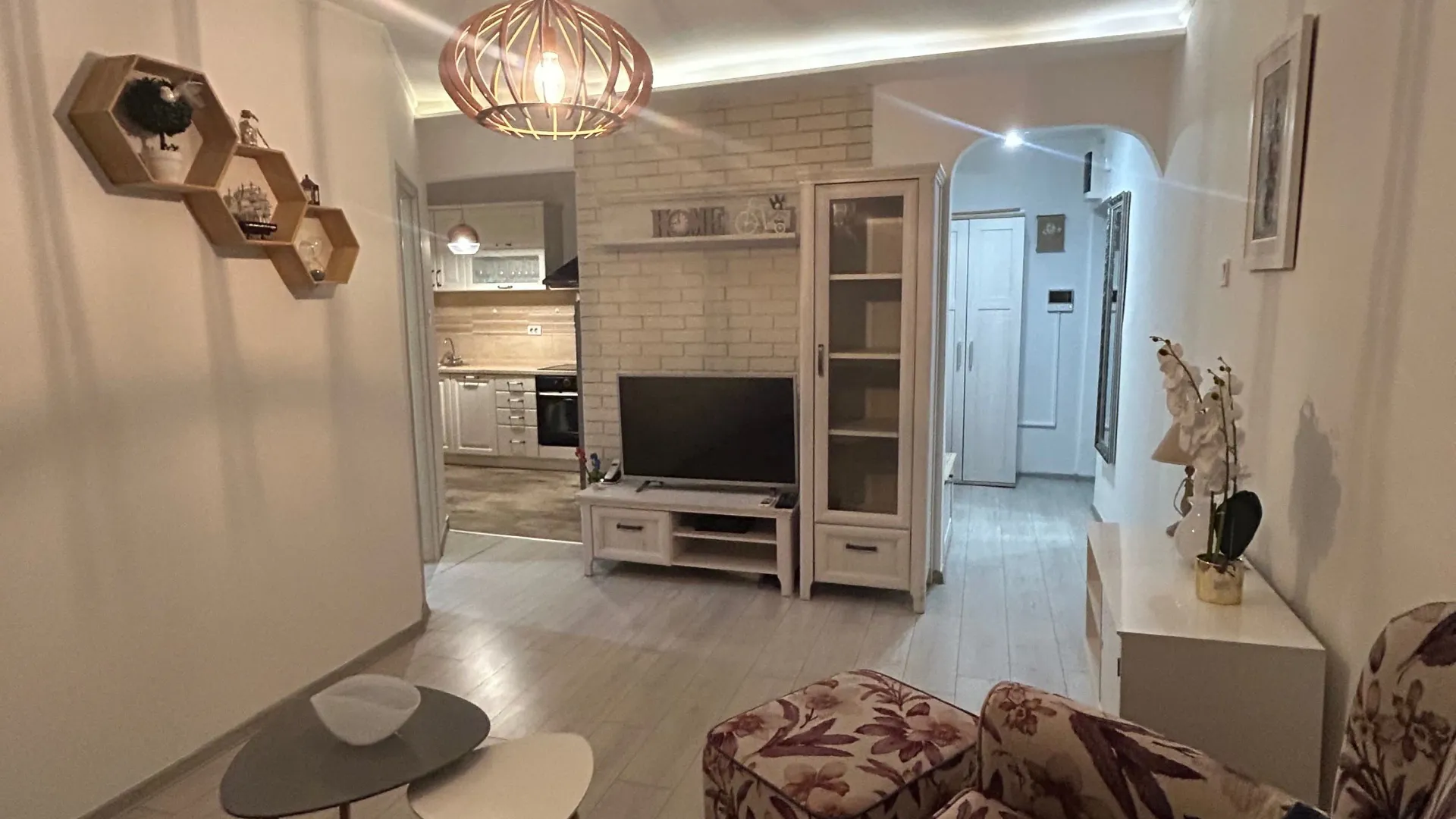 Izdavanje, jednosoban stan, 40m², Blok 5, Podgorica