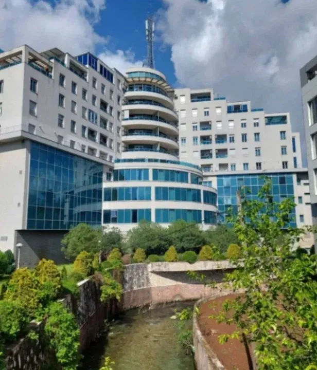 Izdavanje, dvosoban stan, 100m², Centar, Podgorica