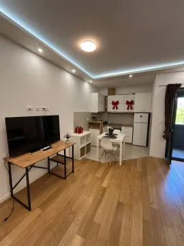 Dnevni boravak sa trpezarijom i kuhinjom u produžetku. - image 3