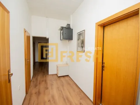 Izdavanje, poslovni prostor, 135m², Gintaš, Podgorica - image 18