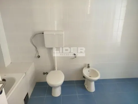 Izdavanje, kuća, 300m², Savski Venac, Beograd - image 3