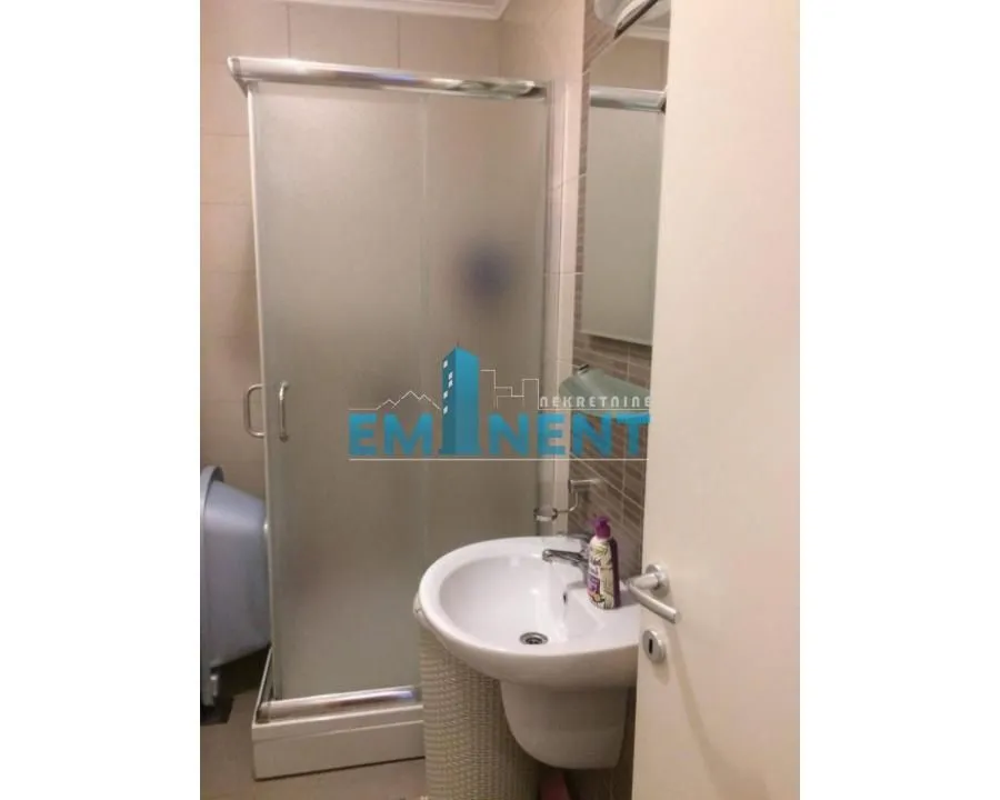 Smaller bathroom with a shower cabin and a washbasin.
