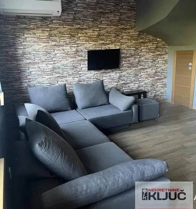 Prodaja, četvorosoban stan, 73m², Alibegovac, Petrovaradin