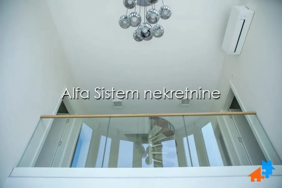 Rent, house, 260m², Čukarica, Beograd