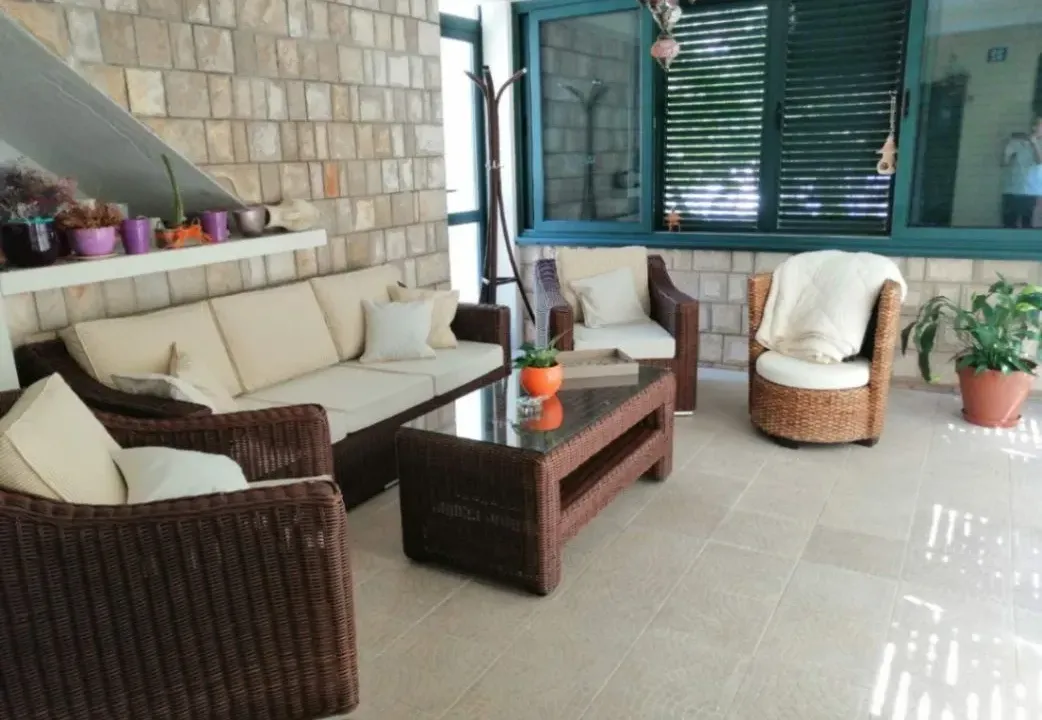 Prodaja, kuća, 287m², Lazi, Budva