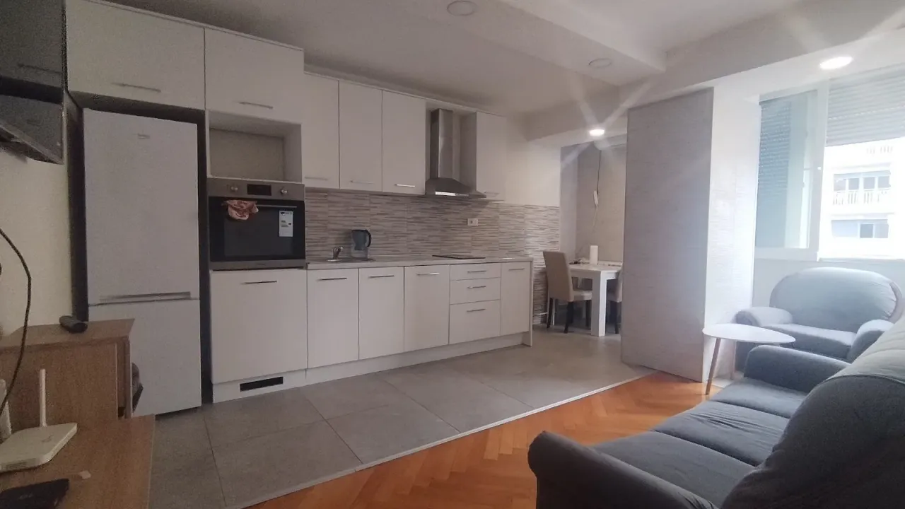 Izdavanje, dvosoban stan, 60m², Zvezdara Sve Podlokacije, Beograd