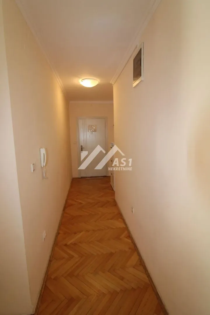 Izdavanje, trosoban stan, 75m², Centar, Novi Sad