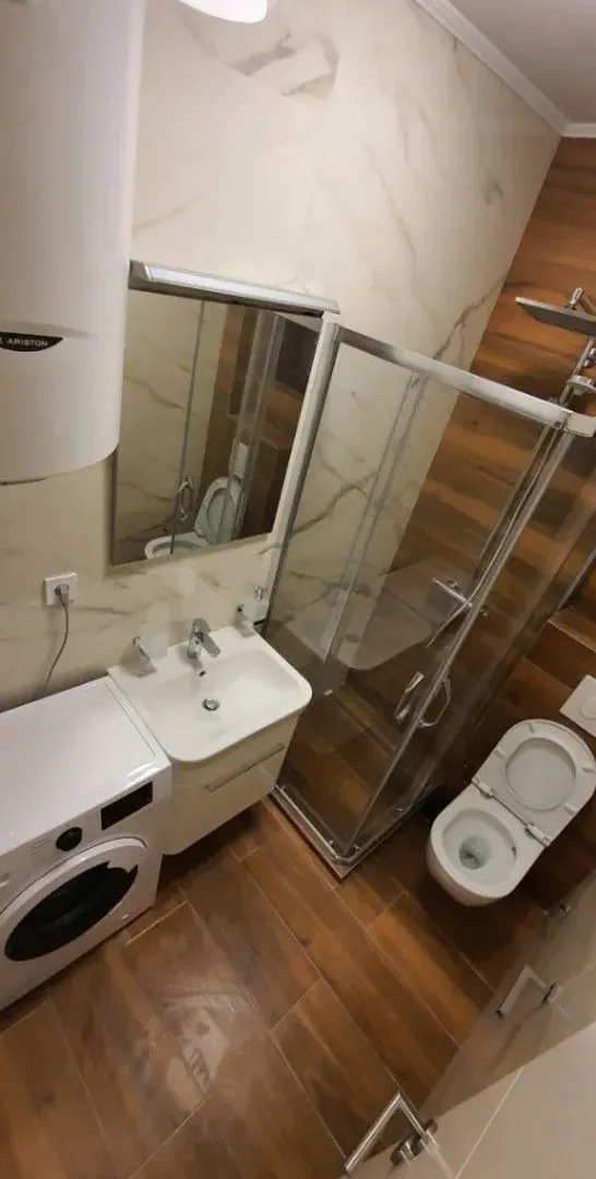 Izdavanje, dvosoban stan, 55m², Kalimanj, Tivat
