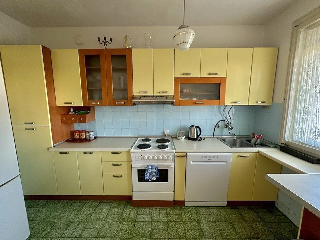 Izdavanje, trosoban stan, 107m², Masline, Podgorica