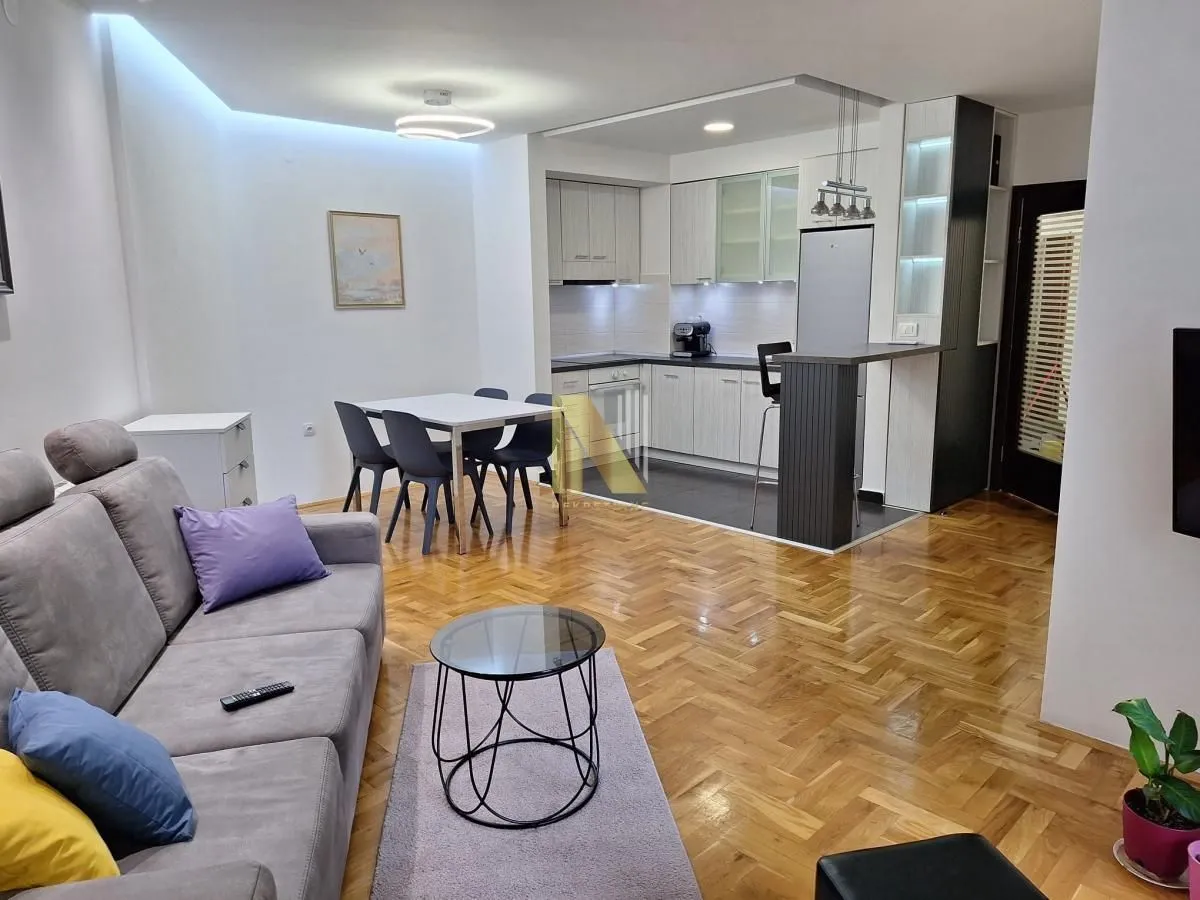 Izdavanje, dvosoban stan, 62m², Adamovićevo Naselje, Novi Sad Sve Podlokacije