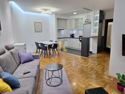 Izdavanje, dvosoban stan, 62m², Adamovićevo Naselje, Novi Sad Sve Podlokacije - image 1