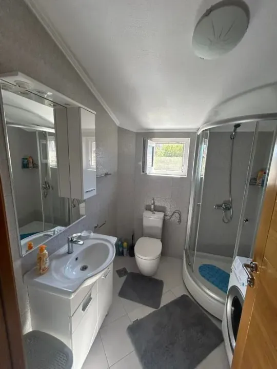 Izdavanje, dvosoban stan, 86m², Zagorič, Podgorica