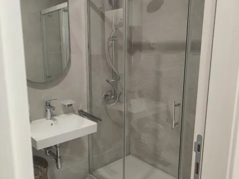 Izdavanje, jednosoban stan, 50m², Central Point, Podgorica - image 7