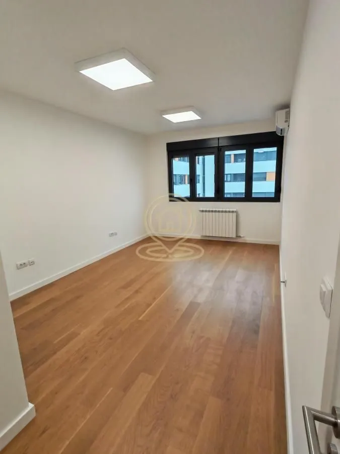 Izdavanje, poslovni prostor, 76m², Čukarica, Beograd