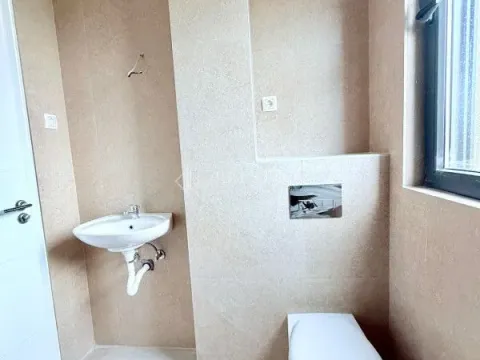 Izdavanje, dvosoban stan, 64m², Tološi, Podgorica - image 13
