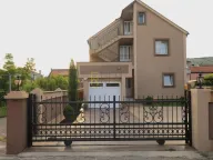 Izdavanje, kuća, 250m², Tološi, Podgorica - image 1