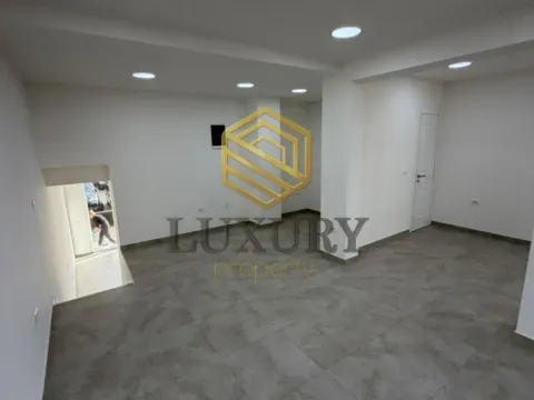 Izdavanje, poslovni prostor, 57m², 1 maj, Podgorica - image 4