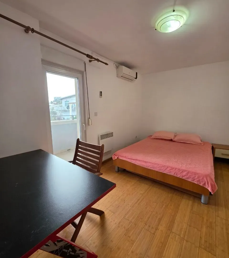 Izdavanje, dvosoban stan, 95m², Gospoština, Budva