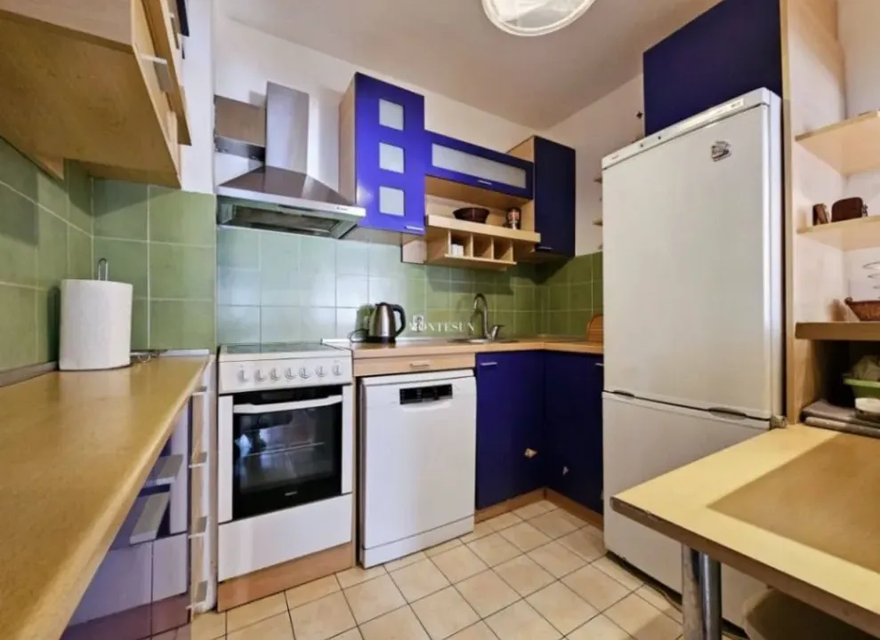 Izdavanje, trosoban stan, 100m², Budva, Crna Gora