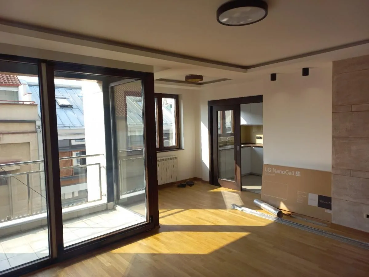 Izdavanje, trosoban stan, 91m², Kalenić Pijaca, Vračar Sve Podlokacije