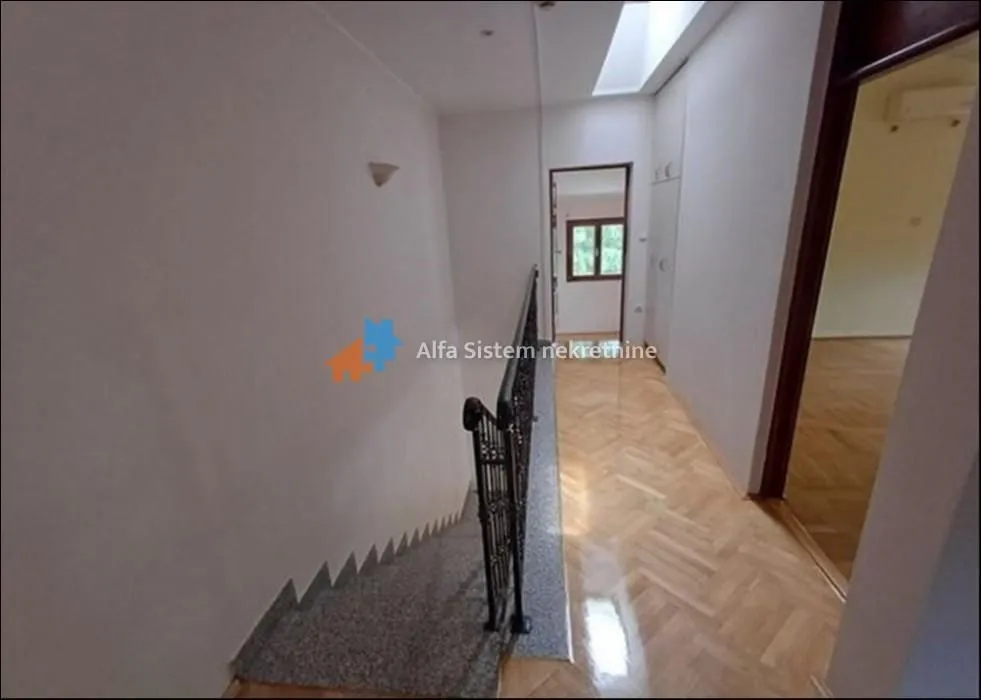 Izdavanje, stan, 210m², Savski Venac, Beograd