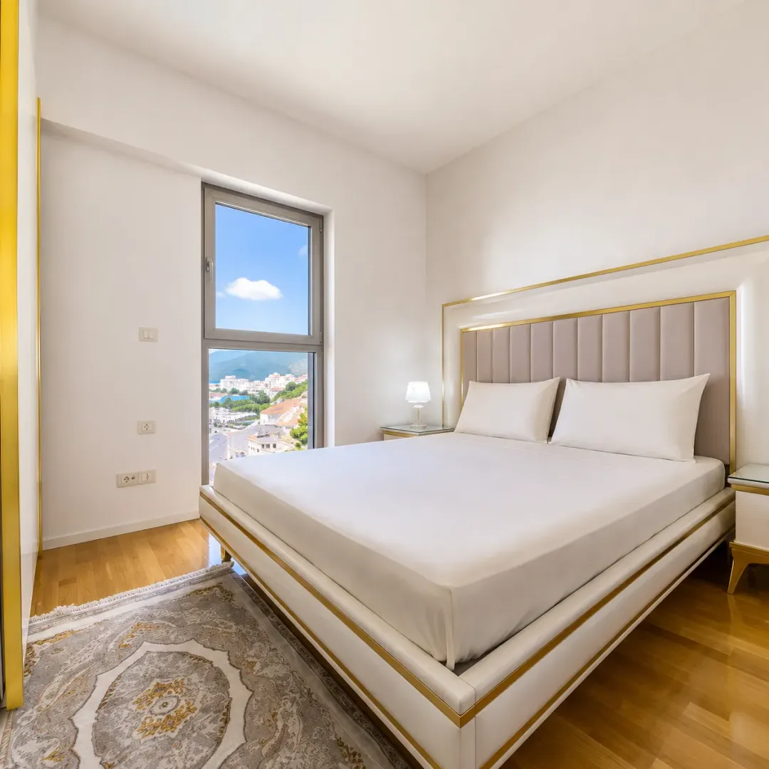 Rent, three bedroom apartment, 150m², Dukley Gardens, Budva