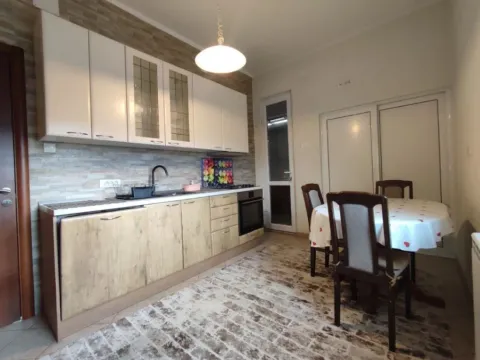 Izdavanje, dvosoban stan, 96m², Centar, Podgorica - image 8