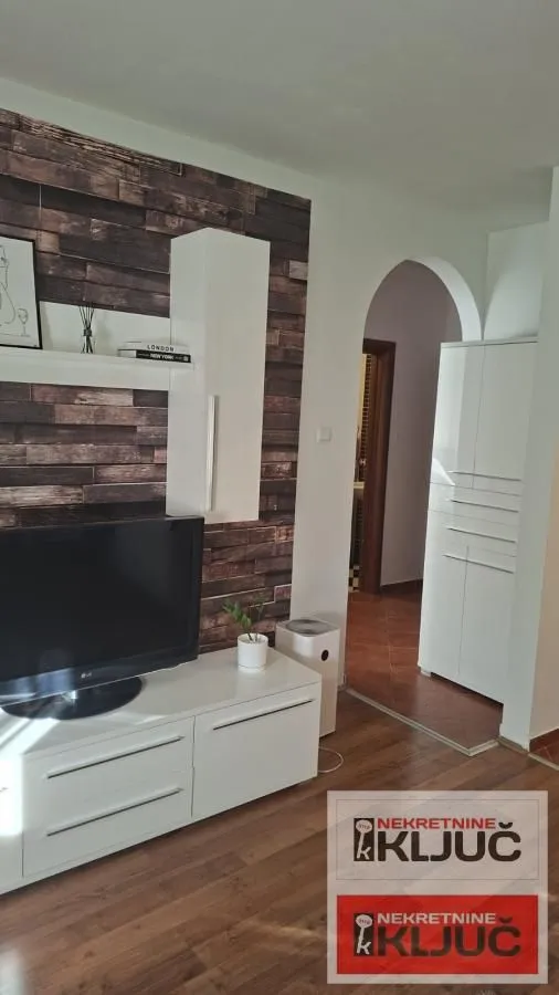 Izdavanje, jednosoban stan, 41m², Bulevar Oslobodjenja, Novi Sad Sve Podlokacije