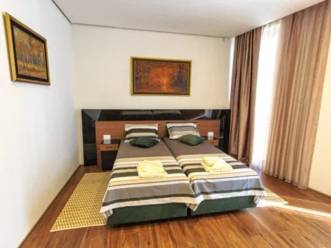 Izdavanje, dvosoban stan, 174m², Dukley Gardens, Budva - image 11