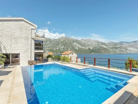 Rent, house, 300m², Kostanjica, Kotor