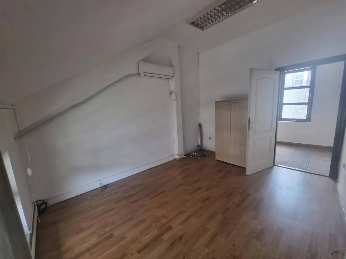 Rent, office space, 160m², Južni Bulevar, Vračar Sve Podlokacije