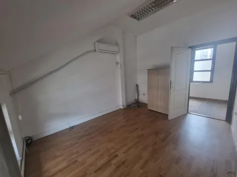 Izdavanje, poslovni prostor, 160m², Južni Bulevar, Vračar Sve Podlokacije - image 8