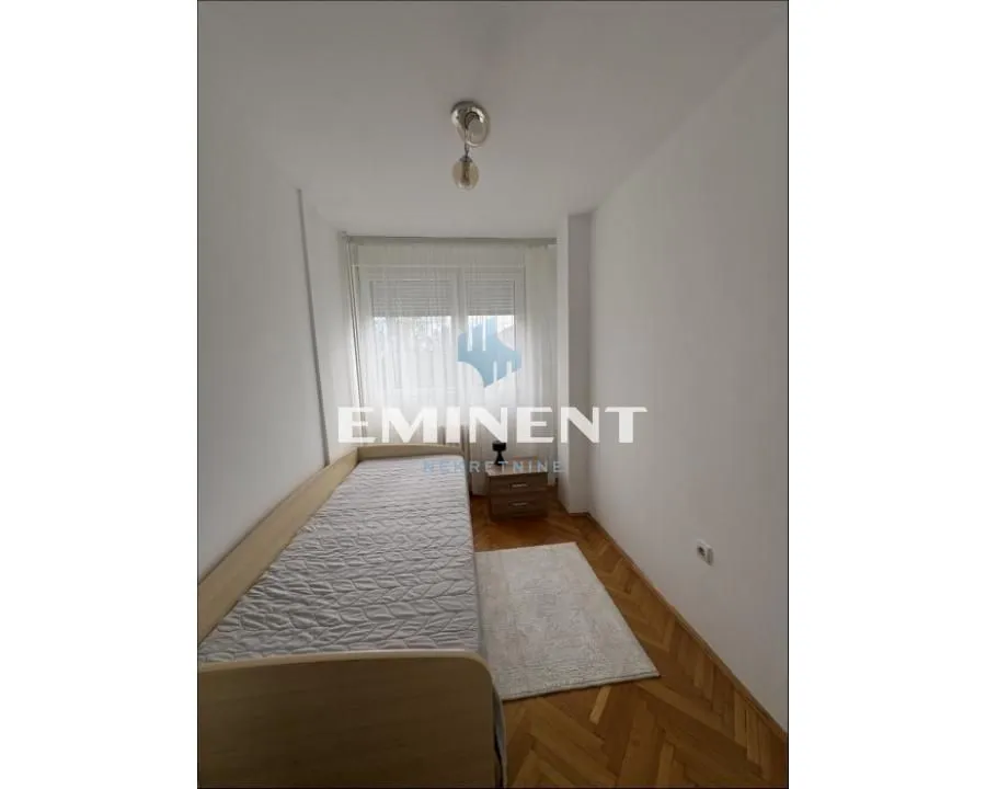 Izdavanje, trosoban stan, 70m², Novi Beograd Sve Podlokacije, Beograd