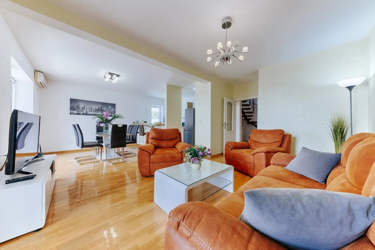 Prodaja, trosoban stan, 139m², Sveti Stefan, Budva