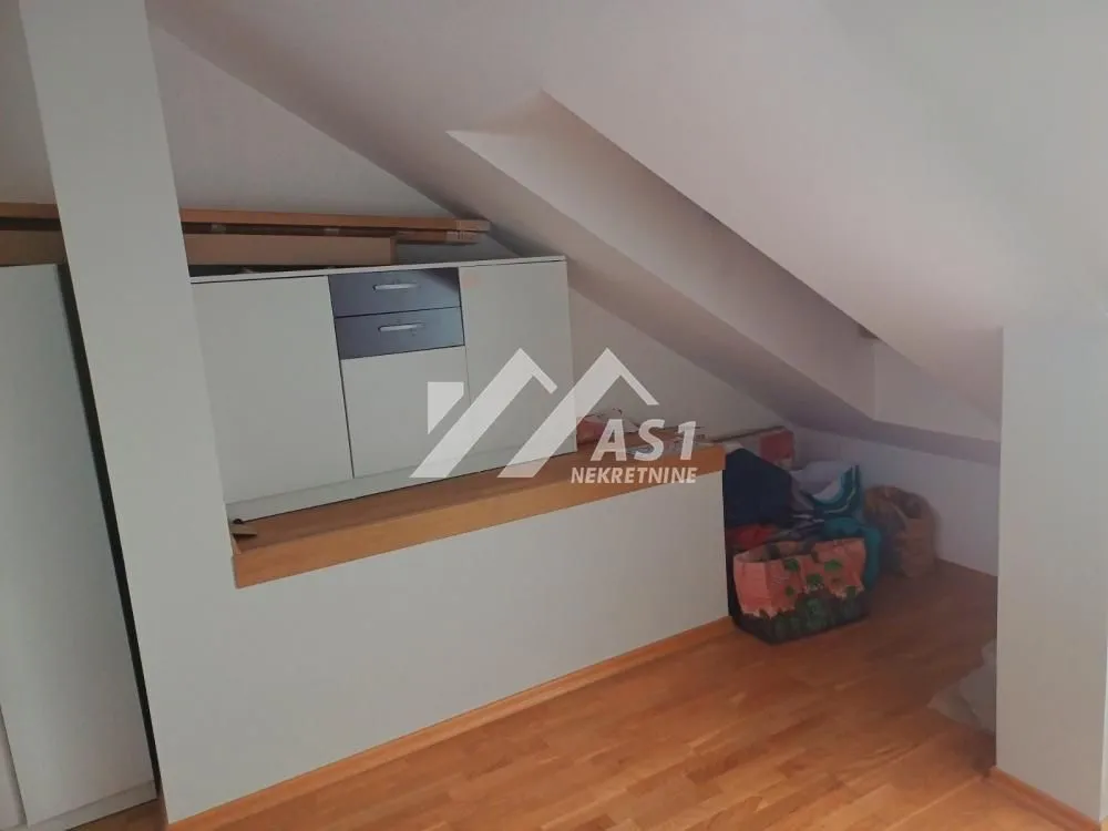 Izdavanje, trosoban stan, 74m², Podbara, Novi Sad Sve Podlokacije
