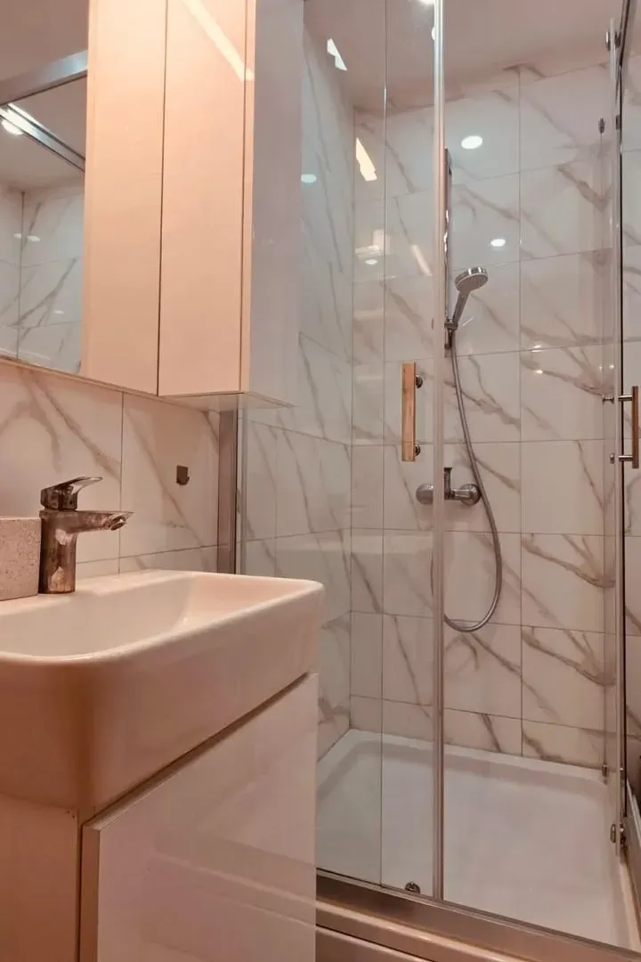 Izdavanje, jednosoban stan, 75m², Tivat, Crna Gora