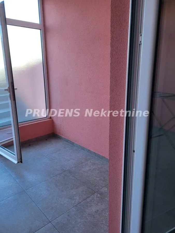 Unfurnished terrace with tiled floor and balcony doors.