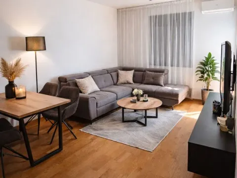 Prodaja, jednosoban stan, 45m², City Kvart, Podgorica - image 1