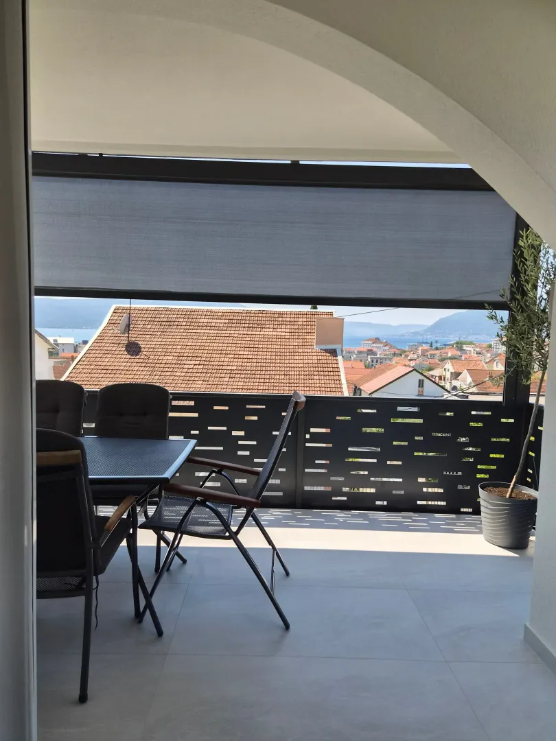 Rent, two bedroom apartment, 85m², Kalimanj, Tivat
