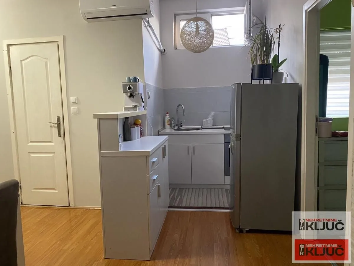 Prodaja, četvorosoban stan, 98m², Bulevar patrijarha Pavla, Novi Sad Sve Podlokacije