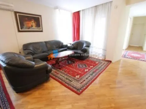 Izdavanje, četvorosoban stan, 140m², Čukarica, Beograd