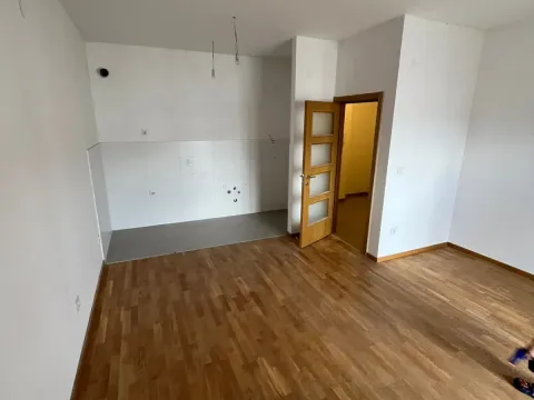 Prodaja, dvosoban stan, 72m², Stari Aerodrom, Podgorica - image 2