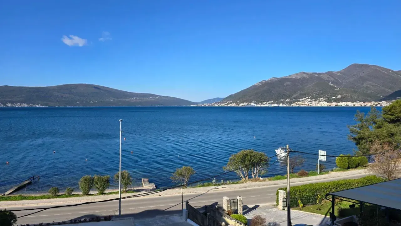 Rent, apartment, 52m², Tivat, Crna Gora