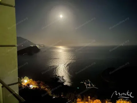 Noćni pogled na more i obalu sa terase. - image 18