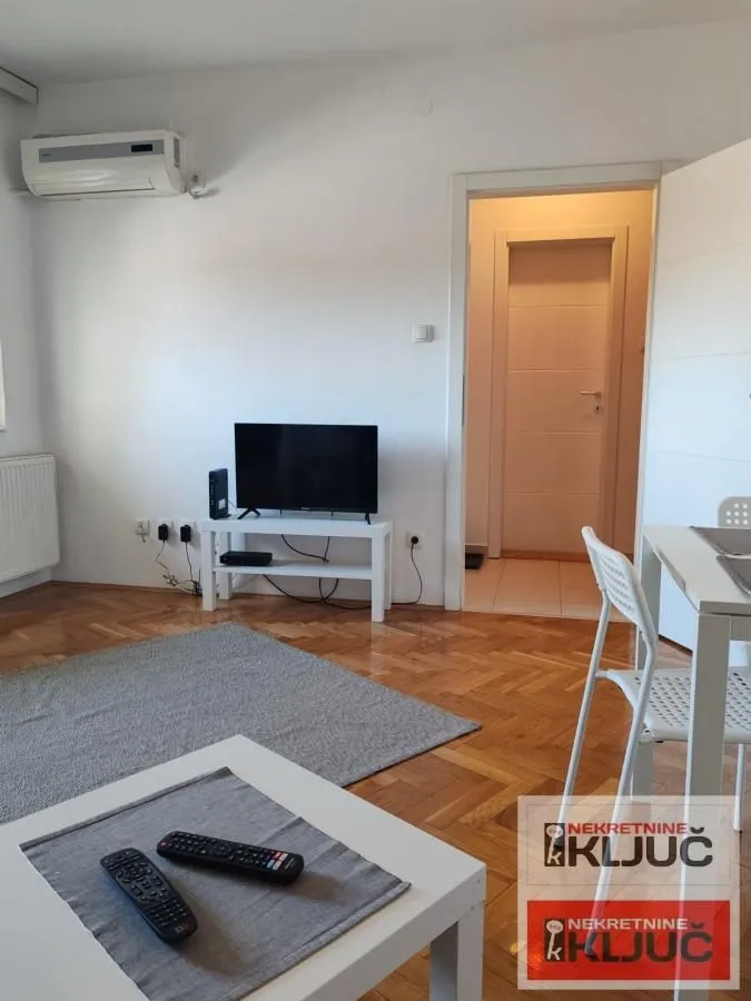 Prodaja, jednosoban stan, 36m², Bulevar patrijarha Pavla, Novi Sad Sve Podlokacije
