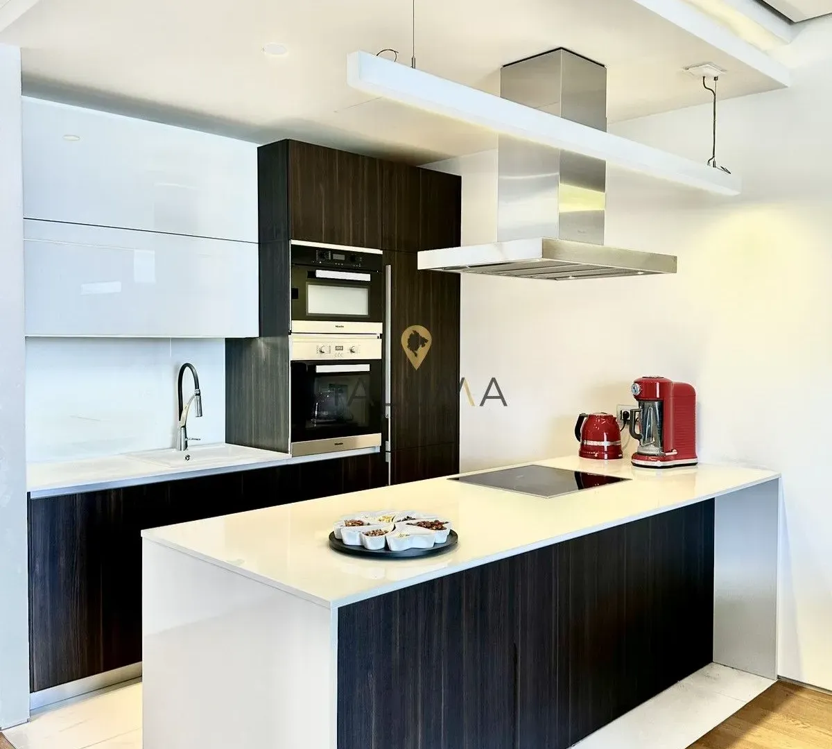 Prodaja, dvosoban stan, 159m², Centar, Budva