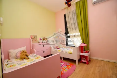 Izdavanje, trosoban stan, 95m², Dalmatinska ulica, Podgorica - image 7
